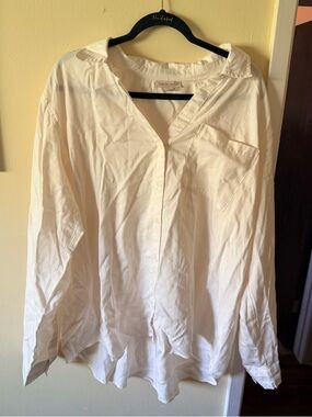 Knox Rose White V-Neck Button Front Shirt